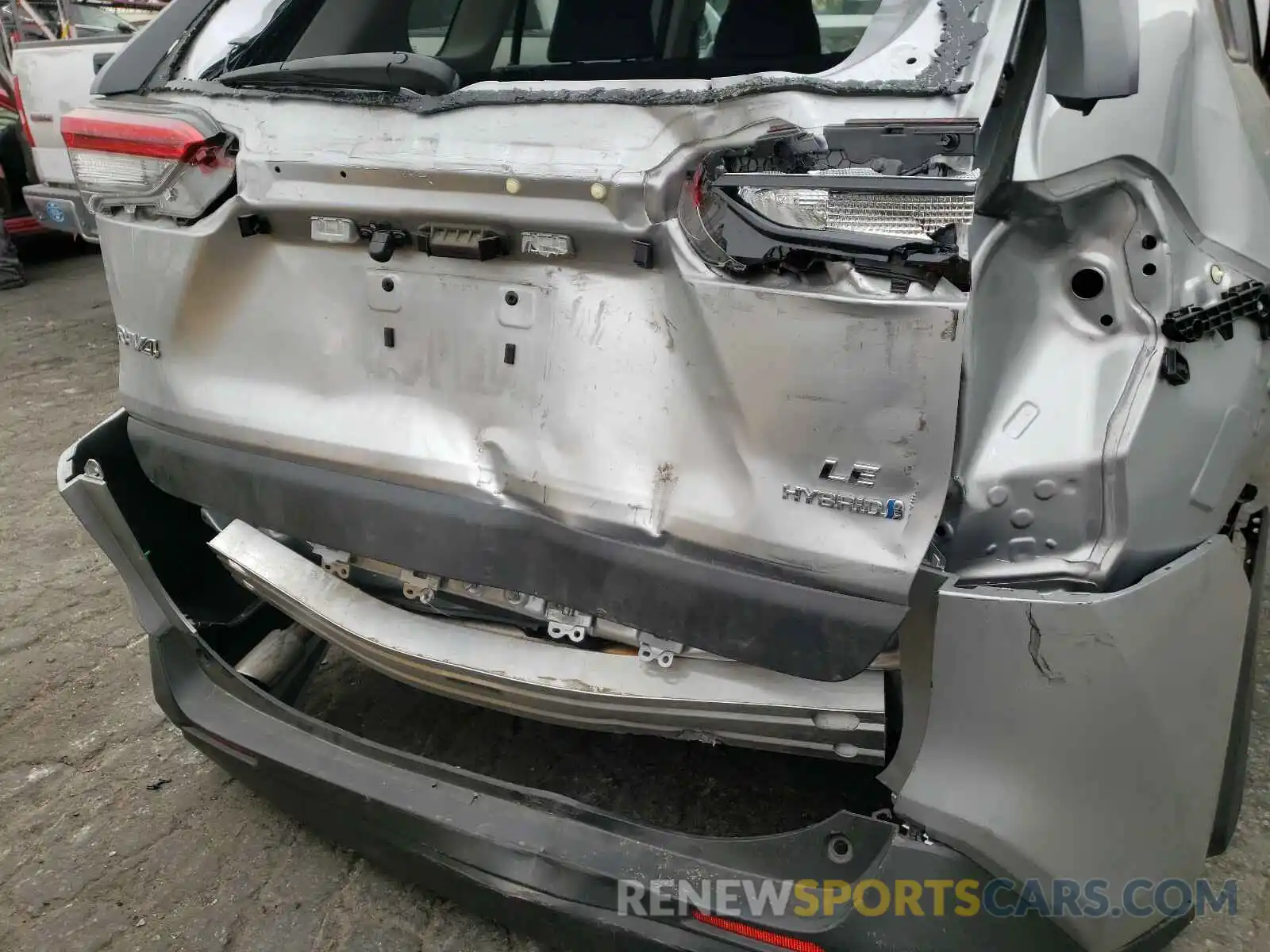 9 Photograph of a damaged car 2T3LWRFV9KW012780 TOYOTA RAV4 2019