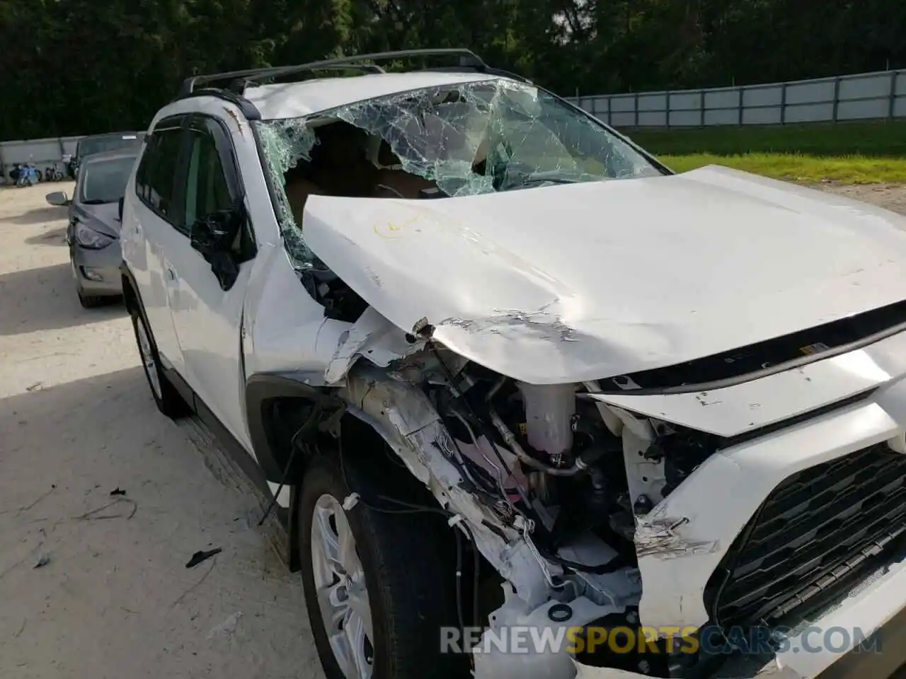 9 Photograph of a damaged car 2T3LWRFVXKW015719 TOYOTA RAV4 2019