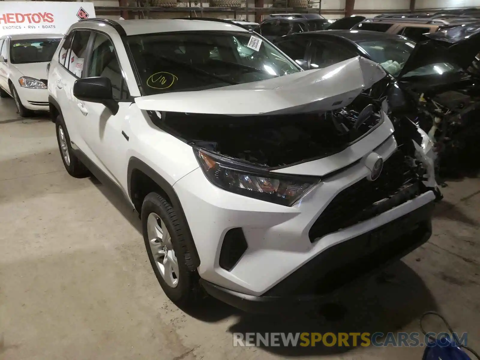 1 Photograph of a damaged car 2T3LWRFVXKW016515 TOYOTA RAV4 2019