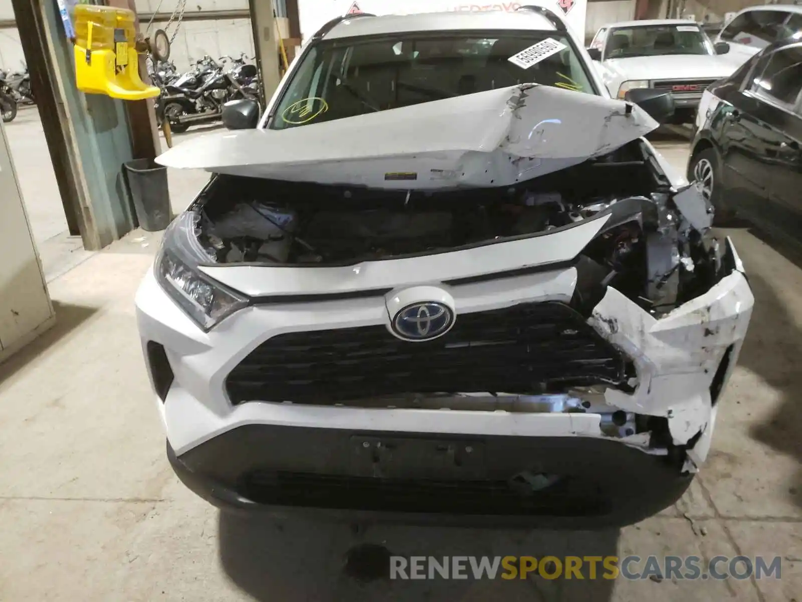 9 Photograph of a damaged car 2T3LWRFVXKW016515 TOYOTA RAV4 2019