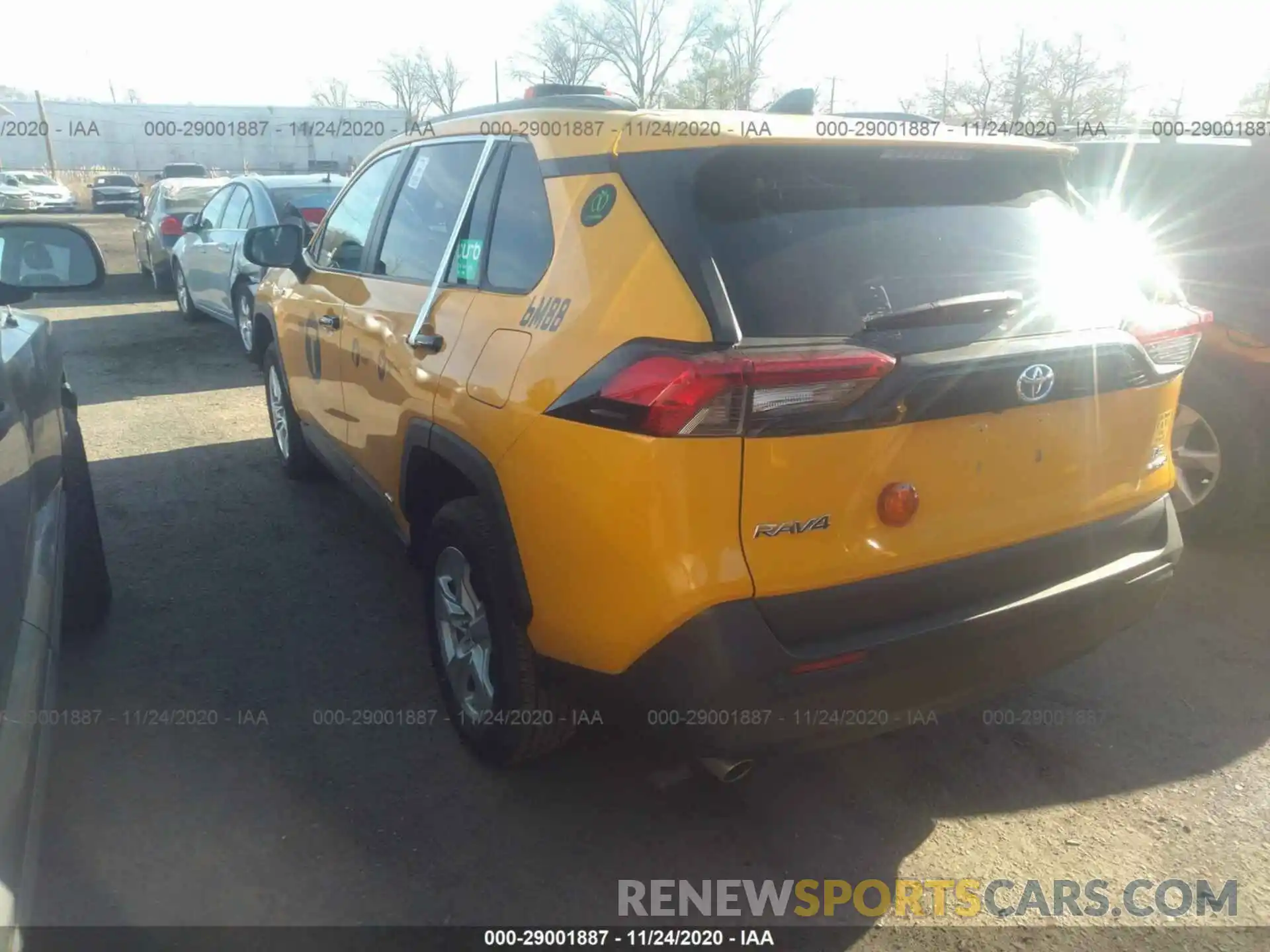 3 Photograph of a damaged car 2T3LWRFVXKW042015 TOYOTA RAV4 2019