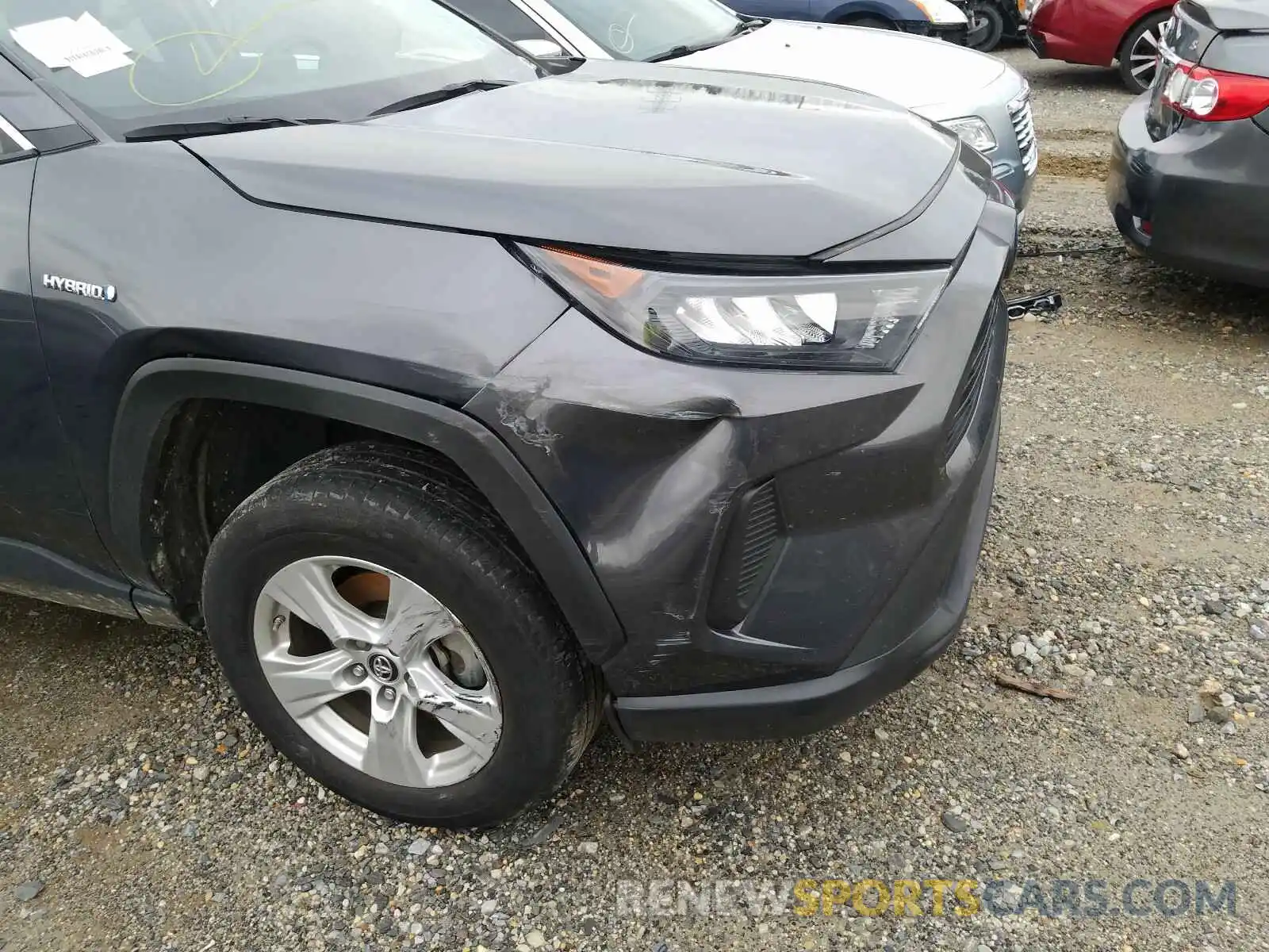 9 Photograph of a damaged car 2T3MWRFV0KW006208 TOYOTA RAV4 2019