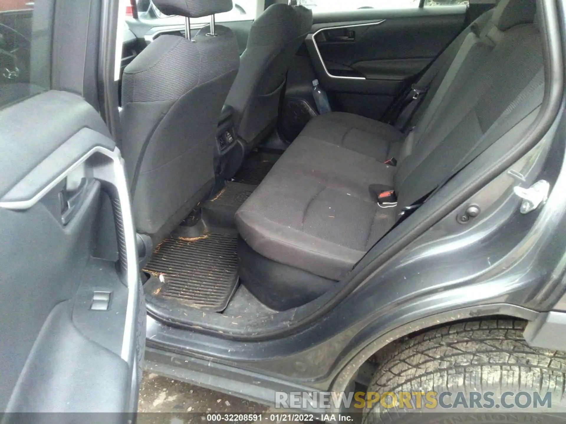 8 Photograph of a damaged car 2T3MWRFV0KW009514 TOYOTA RAV4 2019