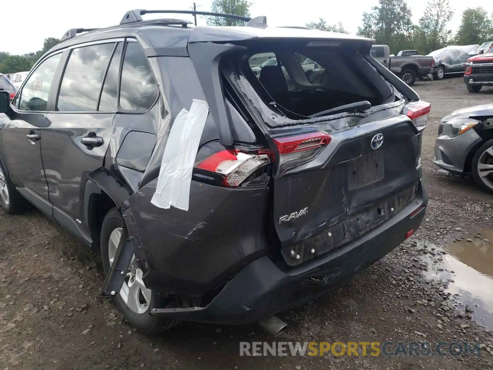 9 Photograph of a damaged car 2T3MWRFV0KW022036 TOYOTA RAV4 2019