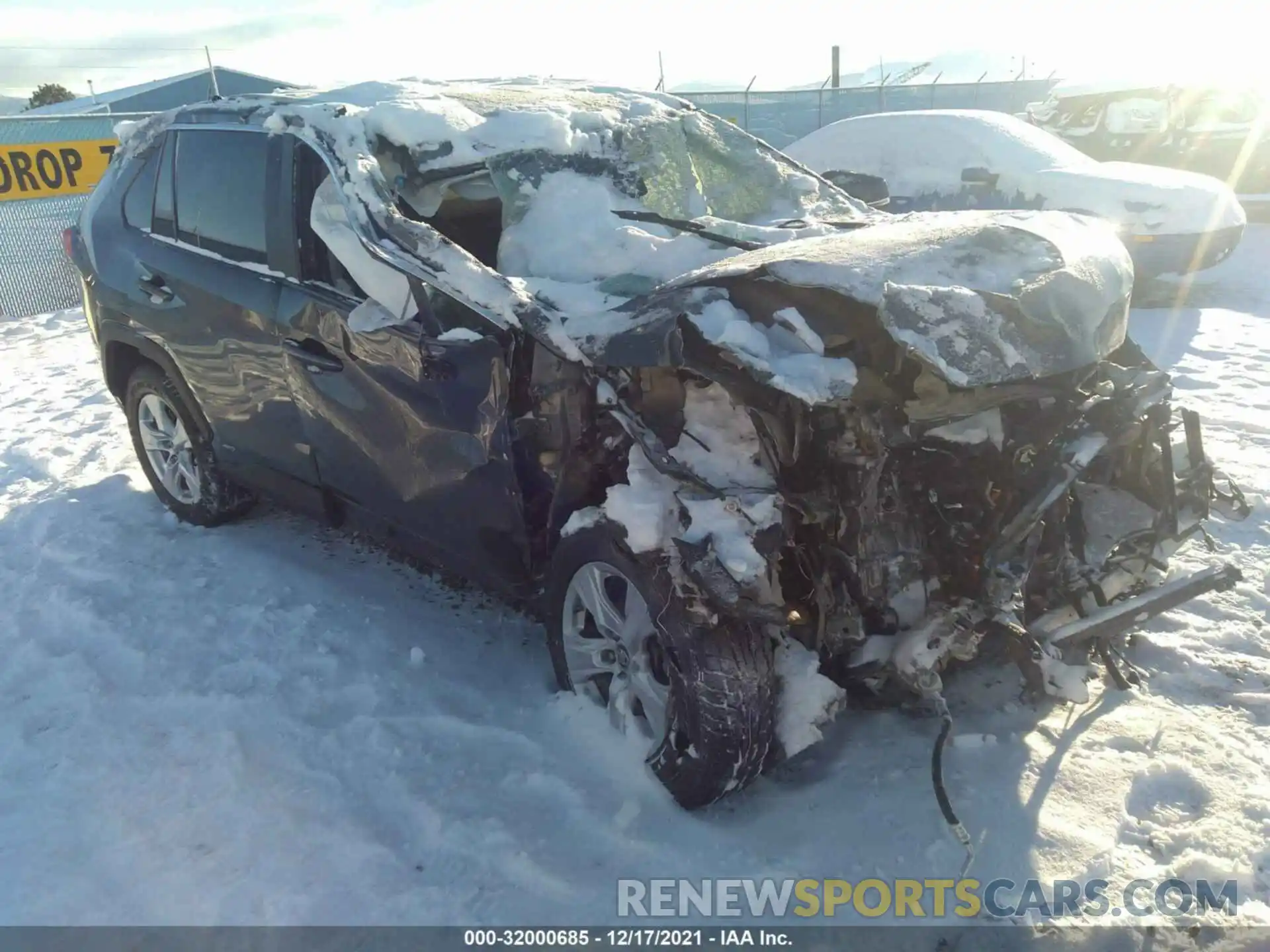 1 Photograph of a damaged car 2T3MWRFV0KW027852 TOYOTA RAV4 2019