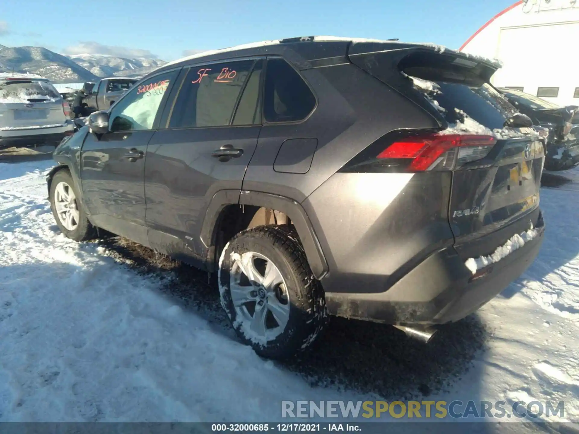 3 Photograph of a damaged car 2T3MWRFV0KW027852 TOYOTA RAV4 2019