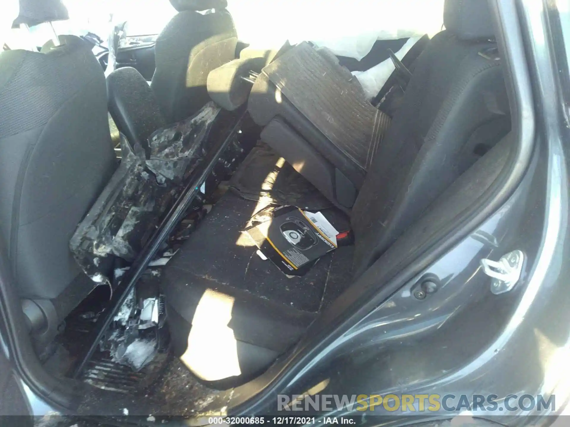 8 Photograph of a damaged car 2T3MWRFV0KW027852 TOYOTA RAV4 2019