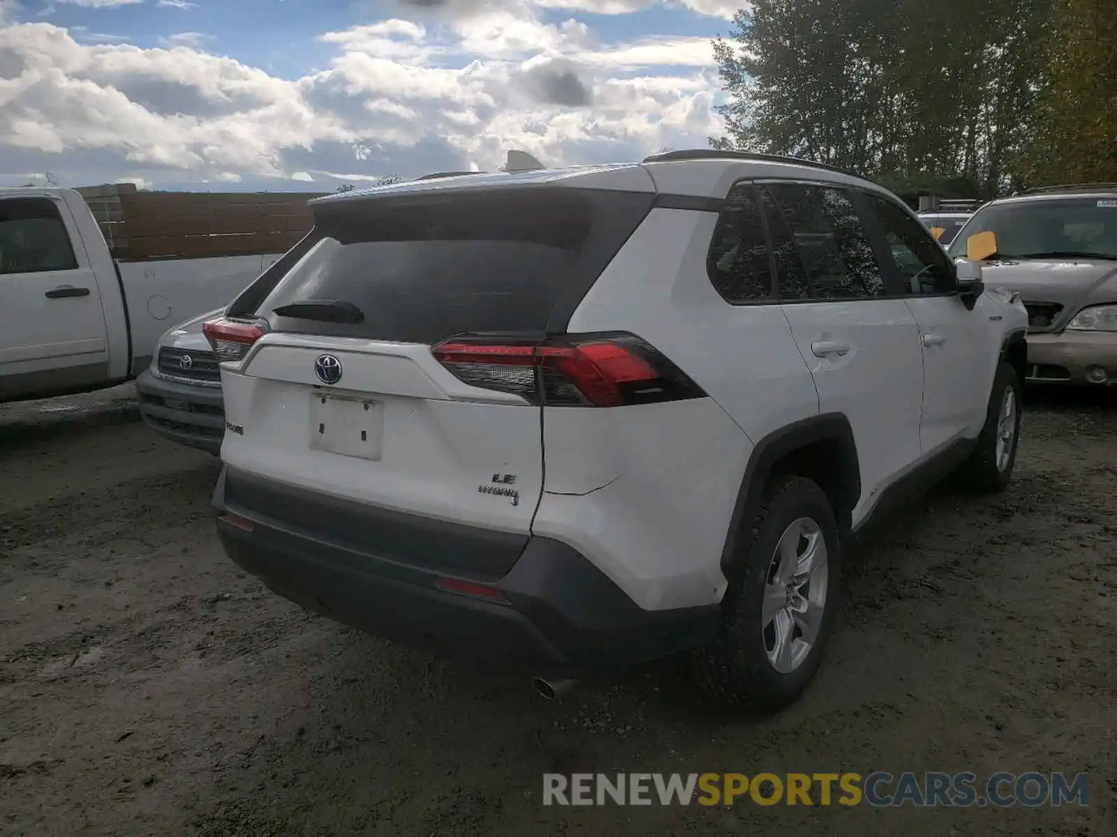 4 Photograph of a damaged car 2T3MWRFV0KW029505 TOYOTA RAV4 2019