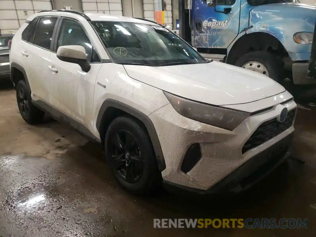 1 Photograph of a damaged car 2T3MWRFV0KW031738 TOYOTA RAV4 2019