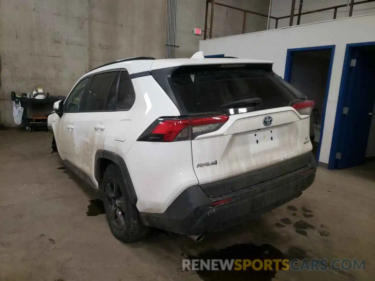 3 Photograph of a damaged car 2T3MWRFV0KW031738 TOYOTA RAV4 2019