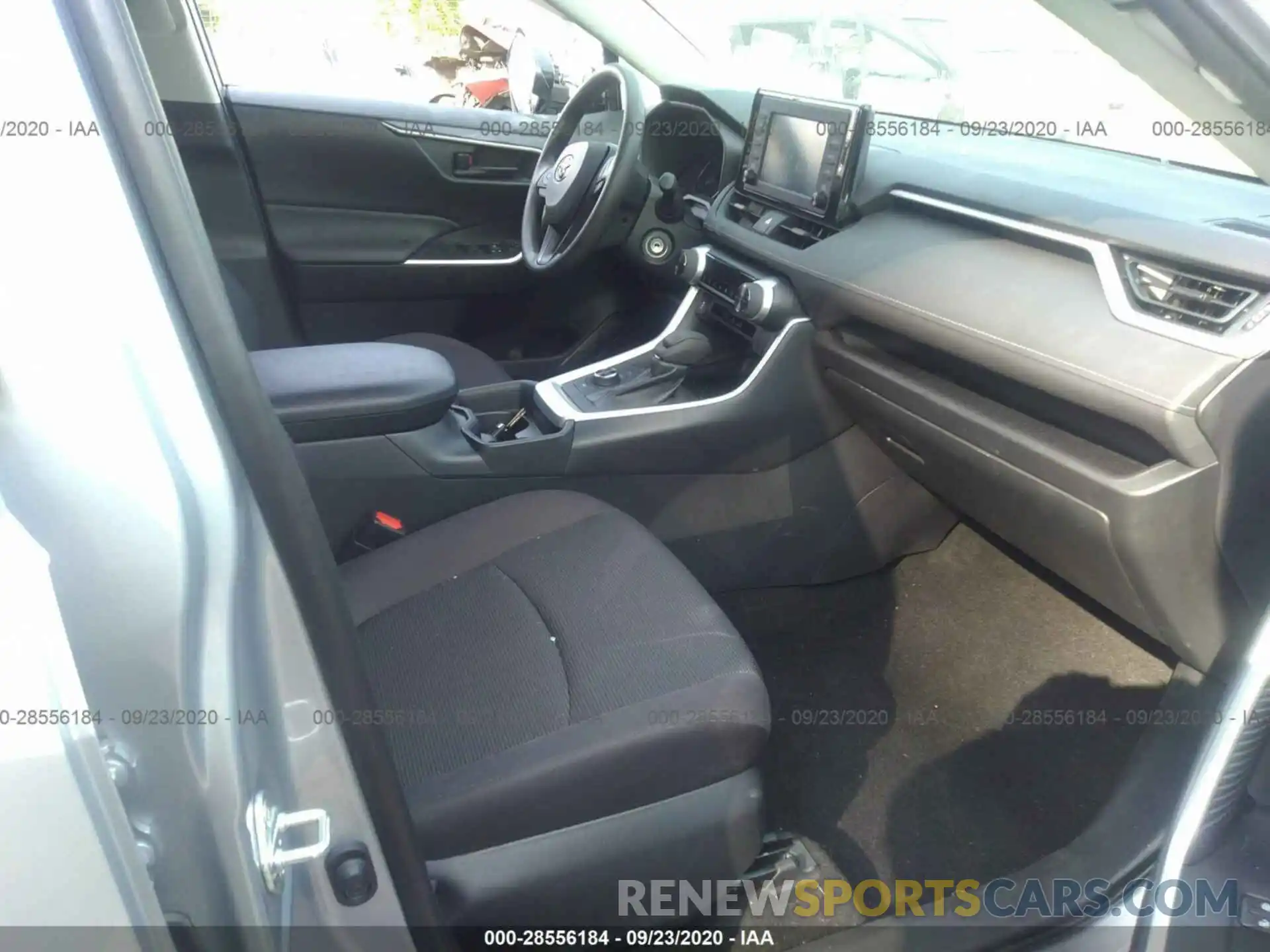 5 Photograph of a damaged car 2T3MWRFV0KW039516 TOYOTA RAV4 2019