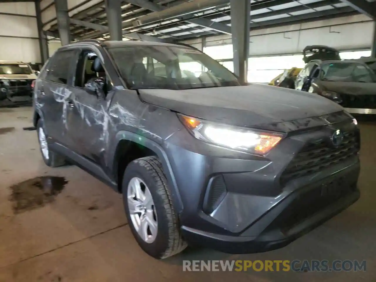 1 Photograph of a damaged car 2T3MWRFV1KW009909 TOYOTA RAV4 2019