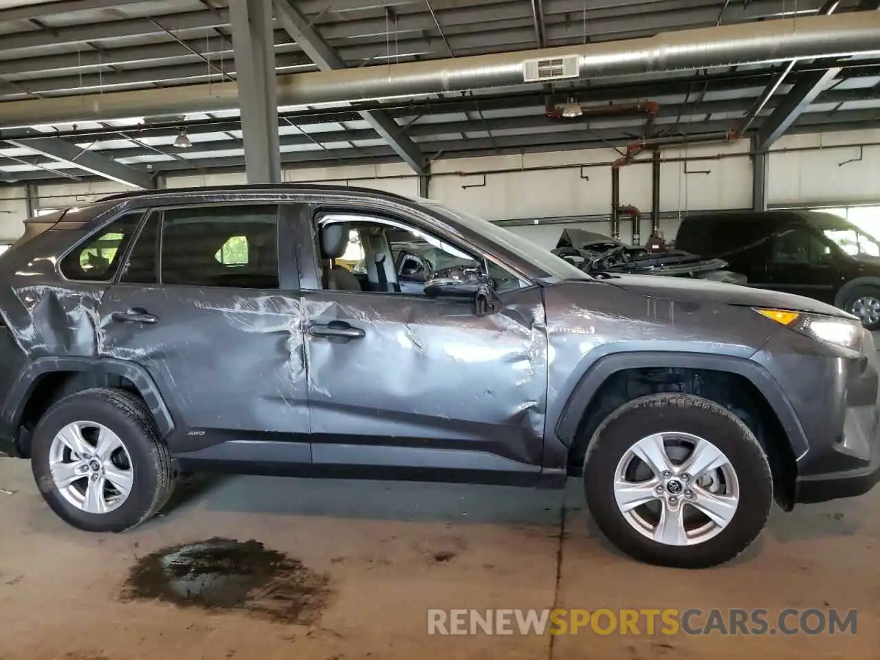 9 Photograph of a damaged car 2T3MWRFV1KW009909 TOYOTA RAV4 2019