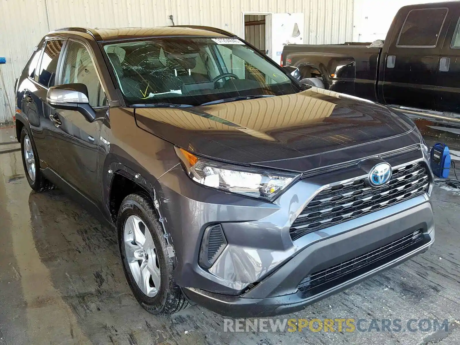 1 Photograph of a damaged car 2T3MWRFV2KW009501 TOYOTA RAV4 2019