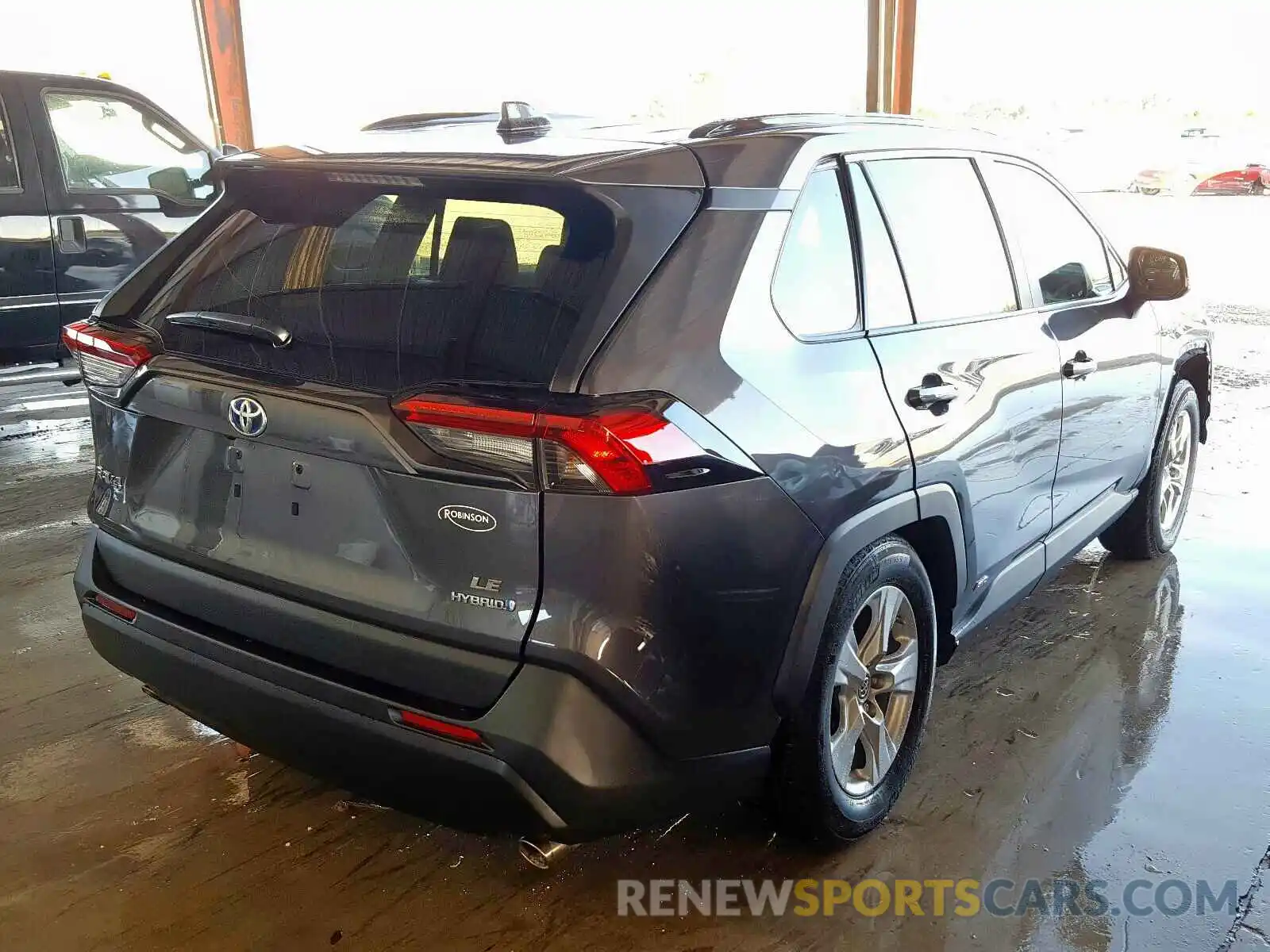 4 Photograph of a damaged car 2T3MWRFV2KW009501 TOYOTA RAV4 2019