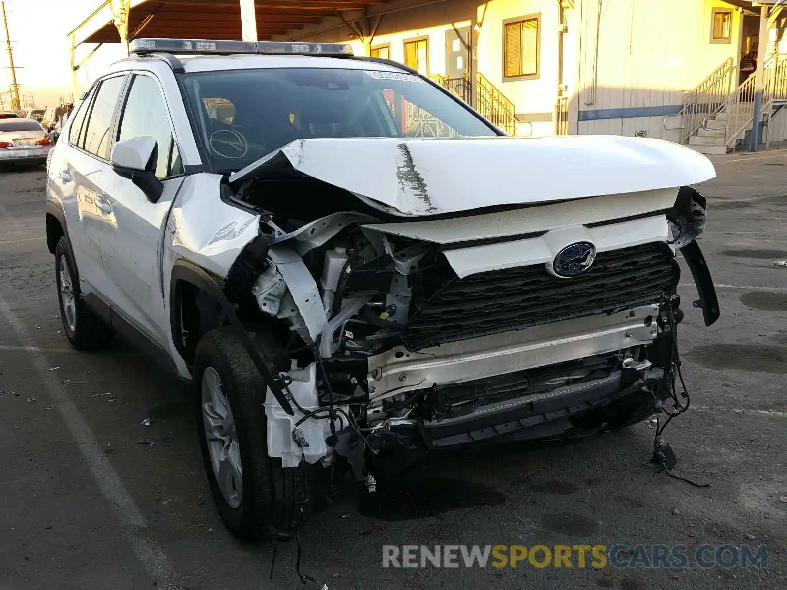 1 Photograph of a damaged car 2T3MWRFV2KW026539 TOYOTA RAV4 2019