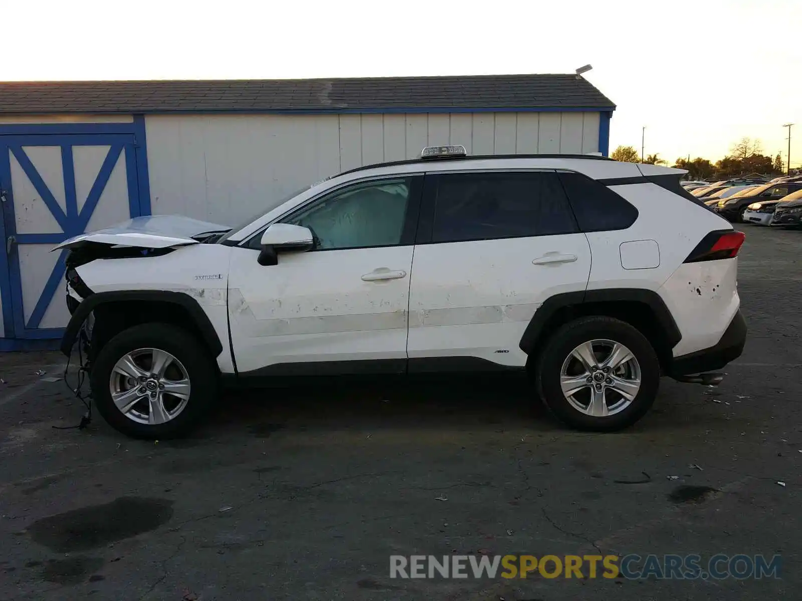 9 Photograph of a damaged car 2T3MWRFV2KW026539 TOYOTA RAV4 2019