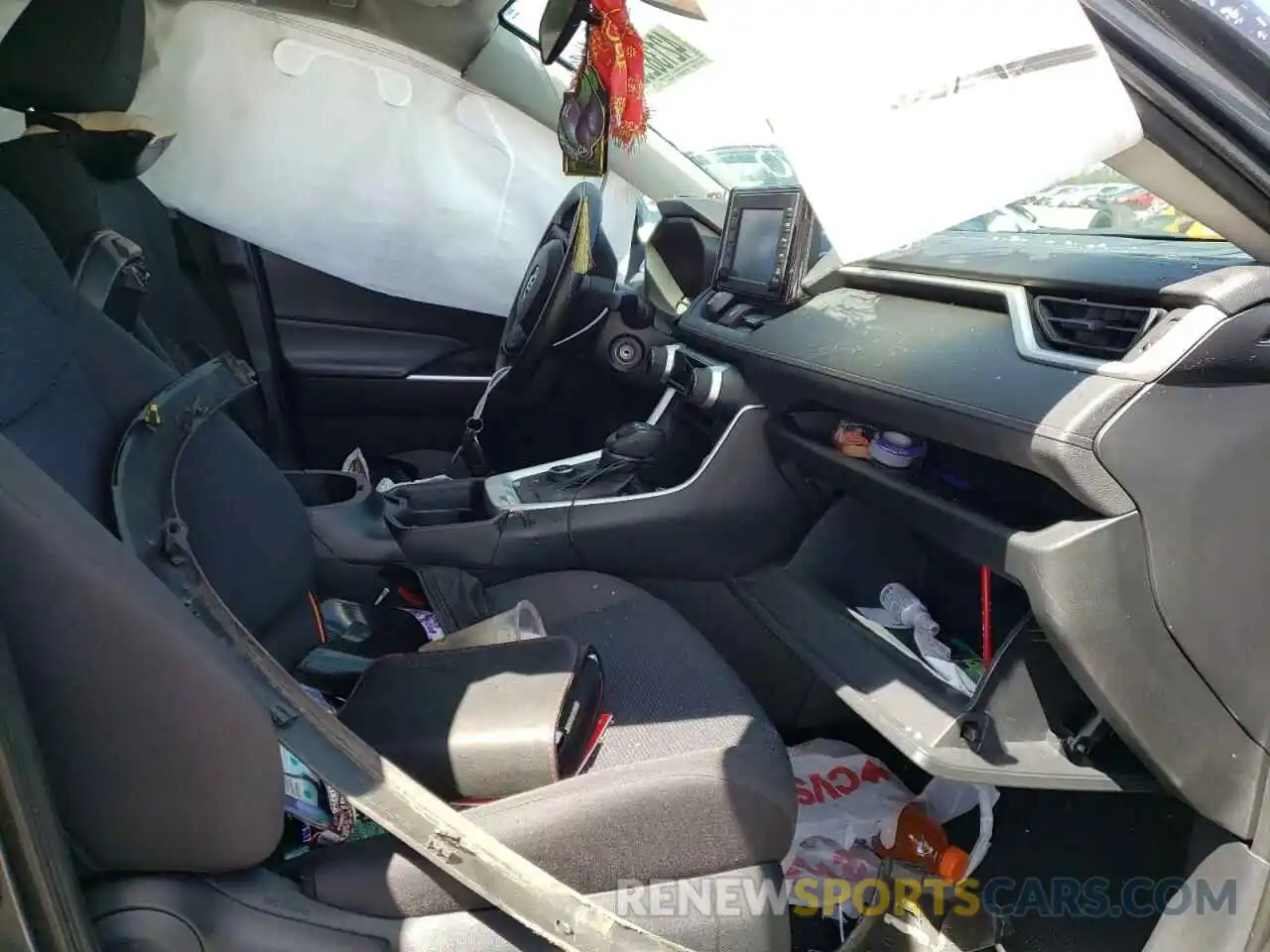 5 Photograph of a damaged car 2T3MWRFV2KW036164 TOYOTA RAV4 2019