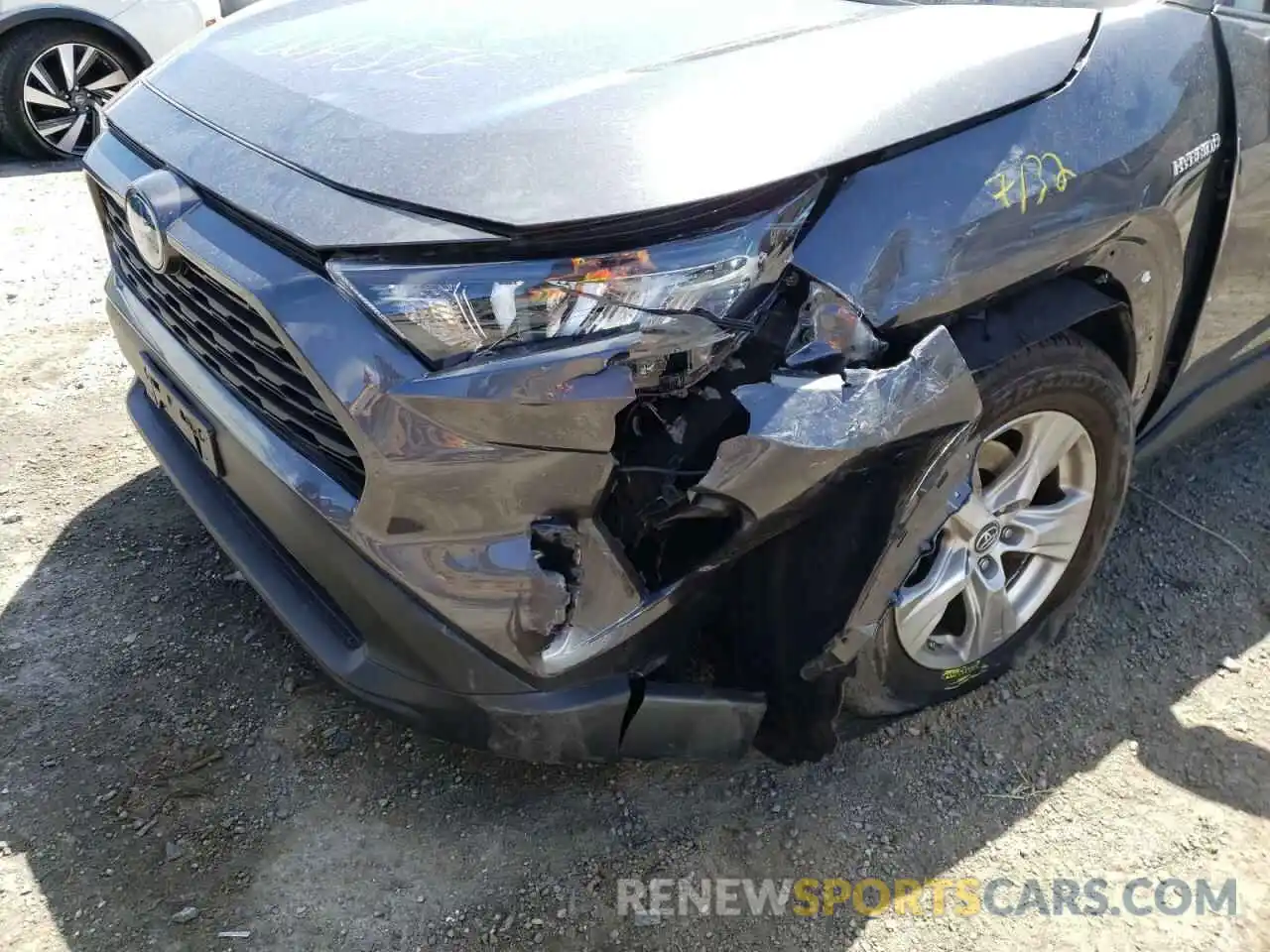 9 Photograph of a damaged car 2T3MWRFV2KW036164 TOYOTA RAV4 2019