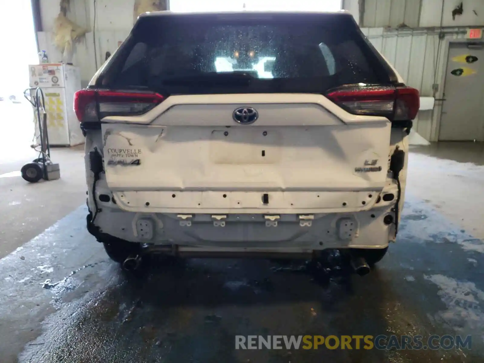 9 Photograph of a damaged car 2T3MWRFV3KW004968 TOYOTA RAV4 2019