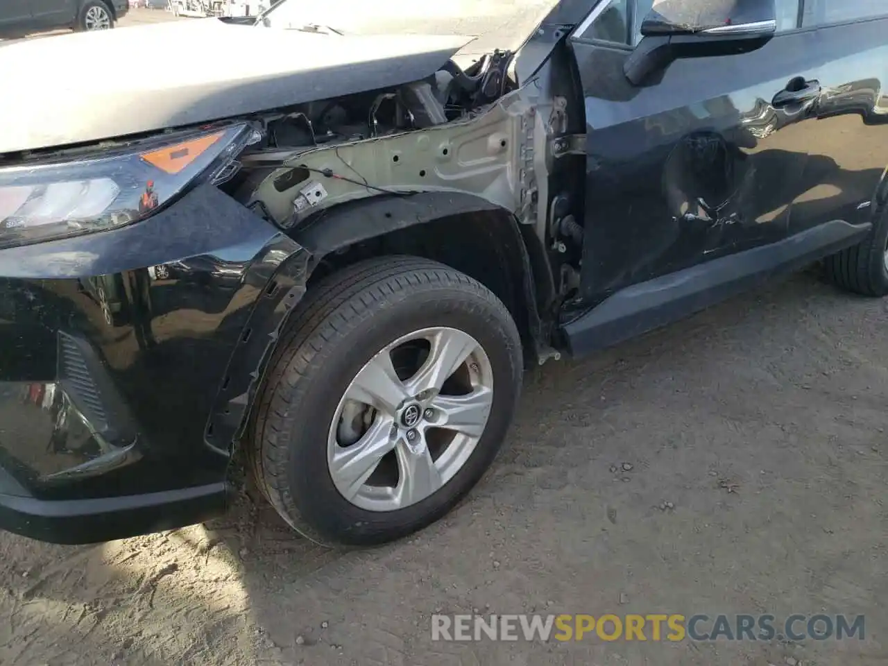 9 Photograph of a damaged car 2T3MWRFV3KW020040 TOYOTA RAV4 2019