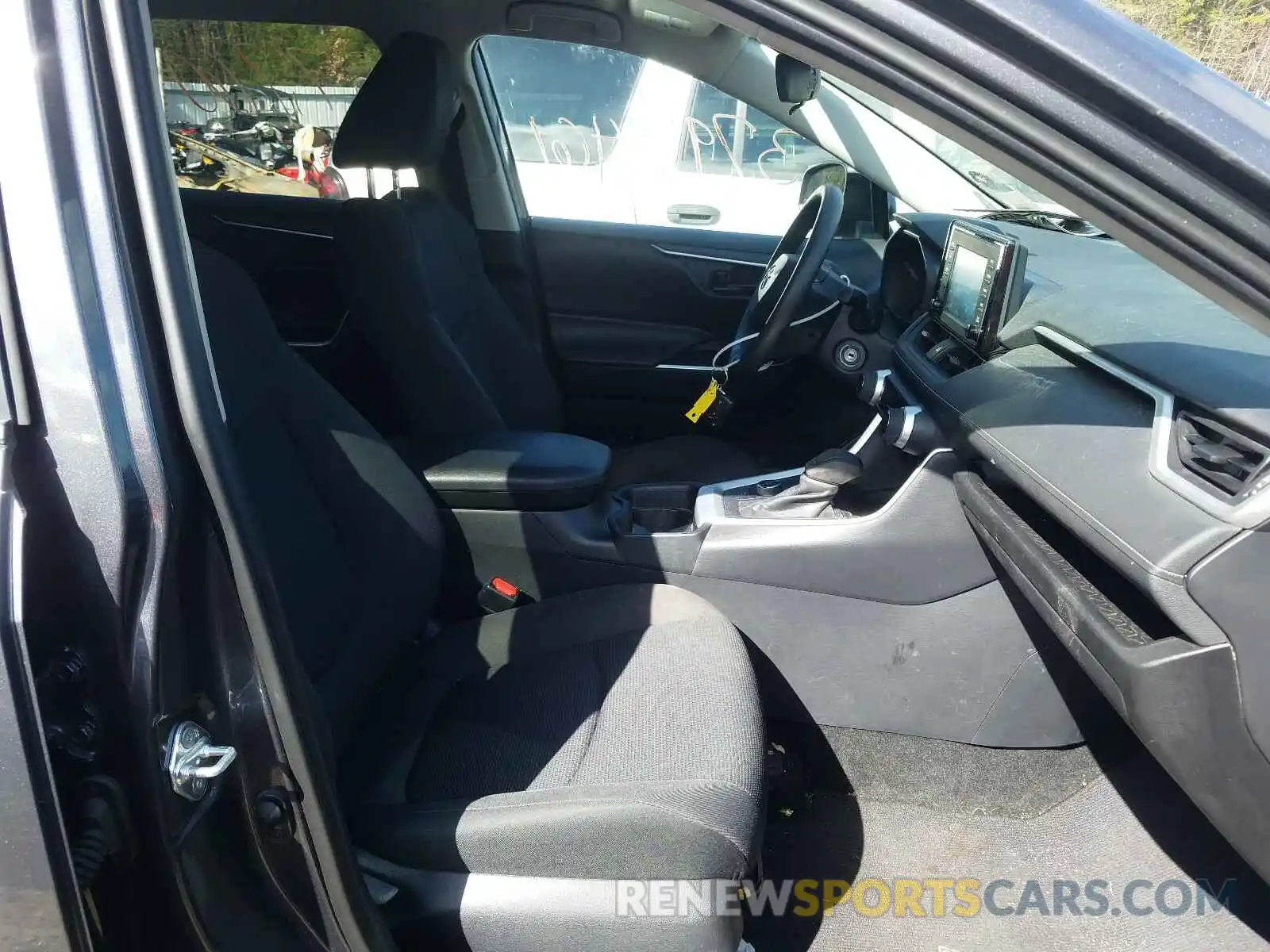 5 Photograph of a damaged car 2T3MWRFV4KW003148 TOYOTA RAV4 2019