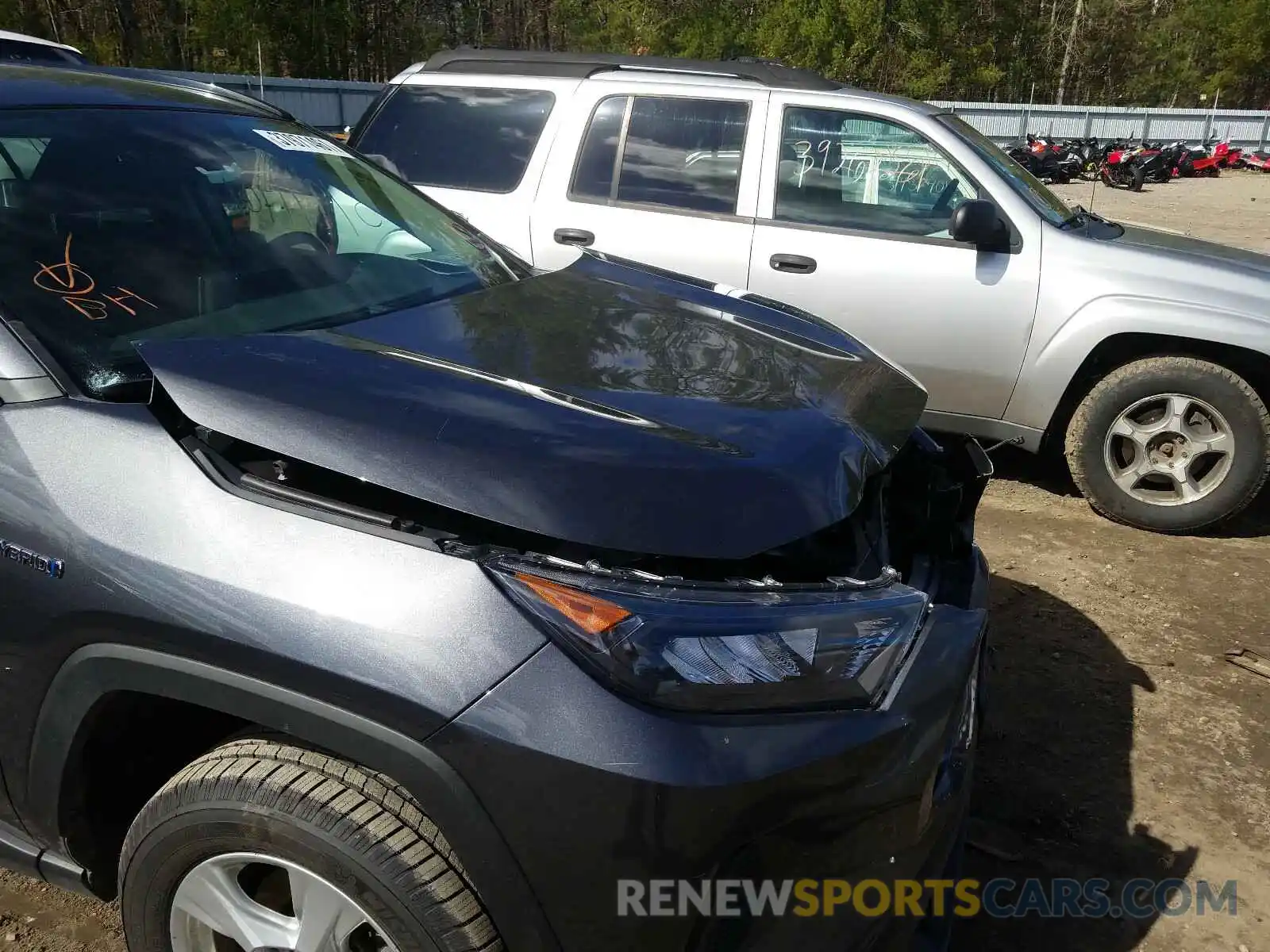 9 Photograph of a damaged car 2T3MWRFV4KW003148 TOYOTA RAV4 2019