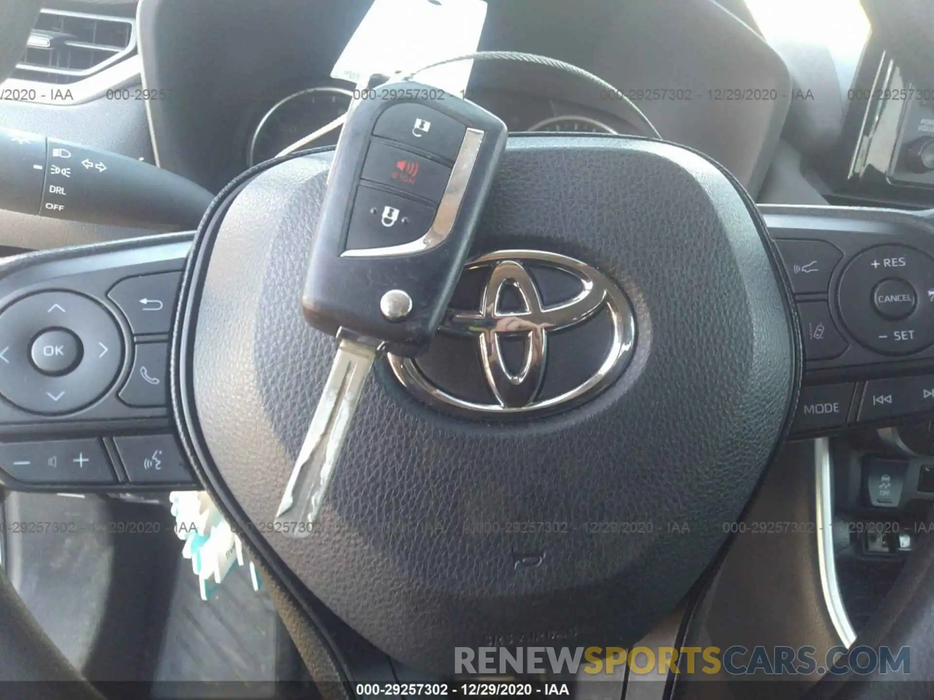 11 Photograph of a damaged car 2T3MWRFV4KW033735 TOYOTA RAV4 2019