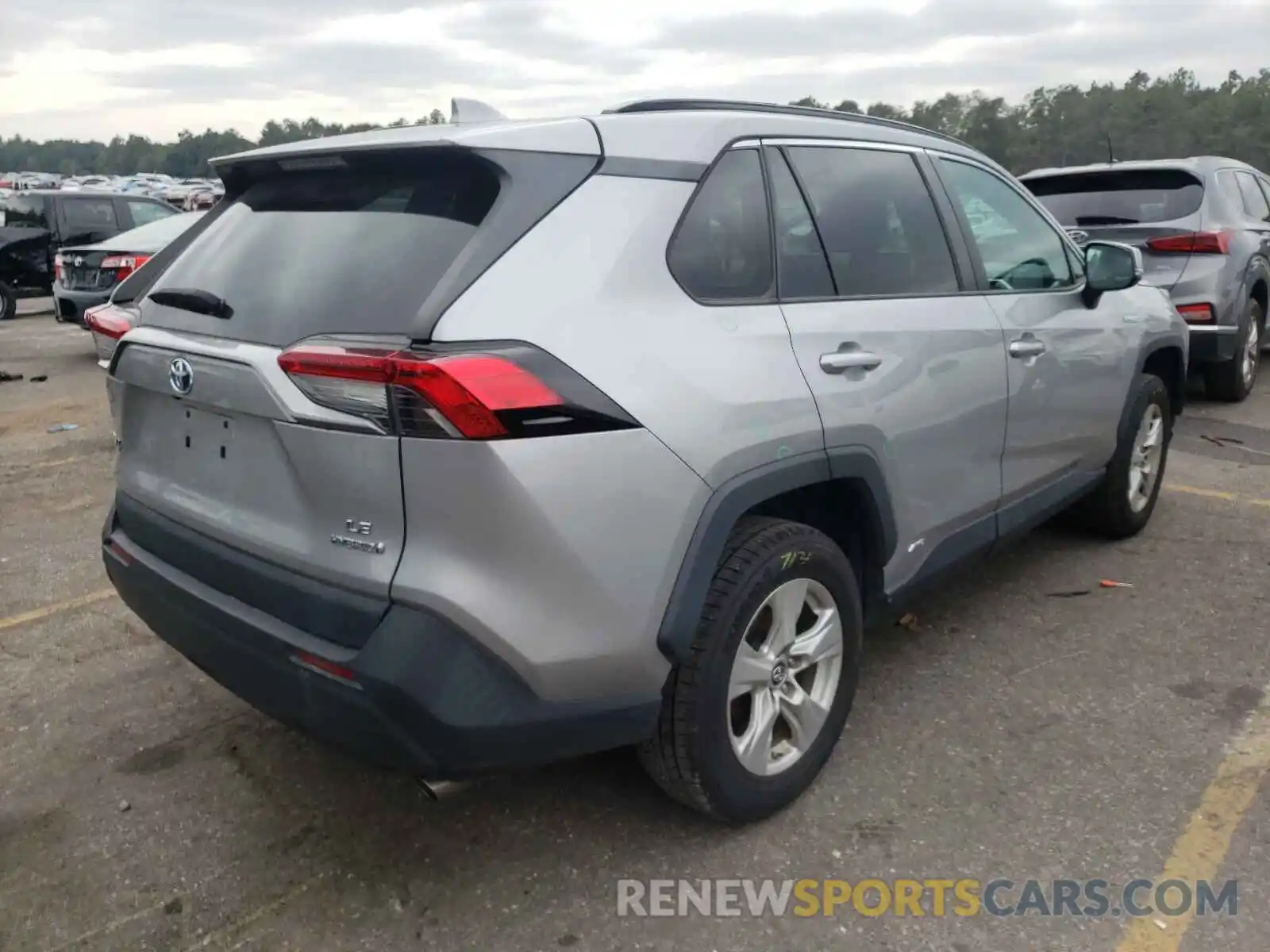 4 Photograph of a damaged car 2T3MWRFV5KW004468 TOYOTA RAV4 2019