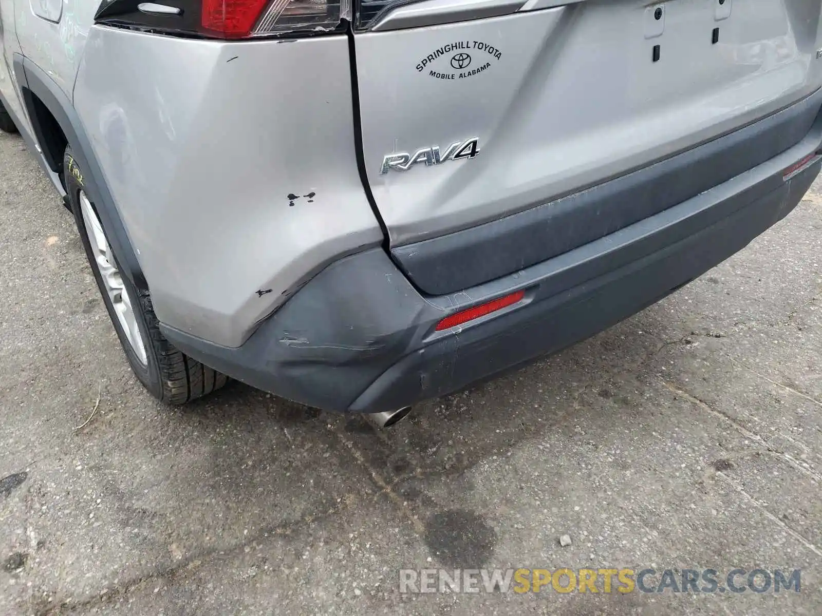 9 Photograph of a damaged car 2T3MWRFV5KW004468 TOYOTA RAV4 2019