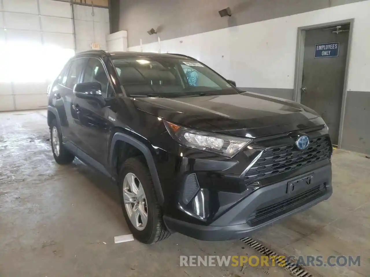 1 Photograph of a damaged car 2T3MWRFV5KW007290 TOYOTA RAV4 2019