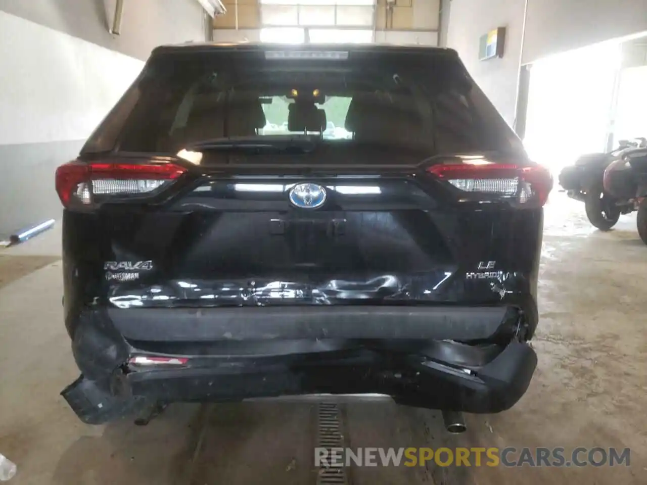 9 Photograph of a damaged car 2T3MWRFV5KW007290 TOYOTA RAV4 2019