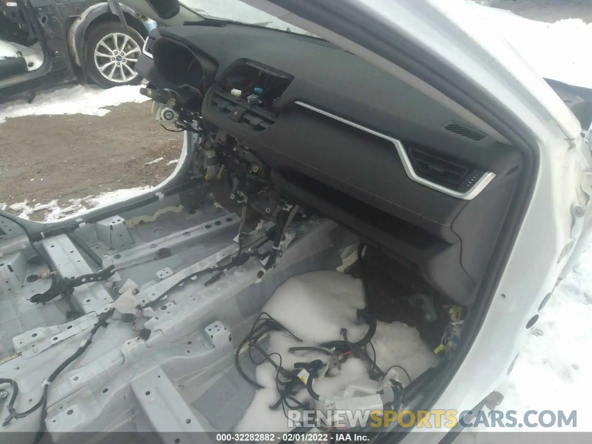 5 Photograph of a damaged car 2T3MWRFV5KW009427 TOYOTA RAV4 2019