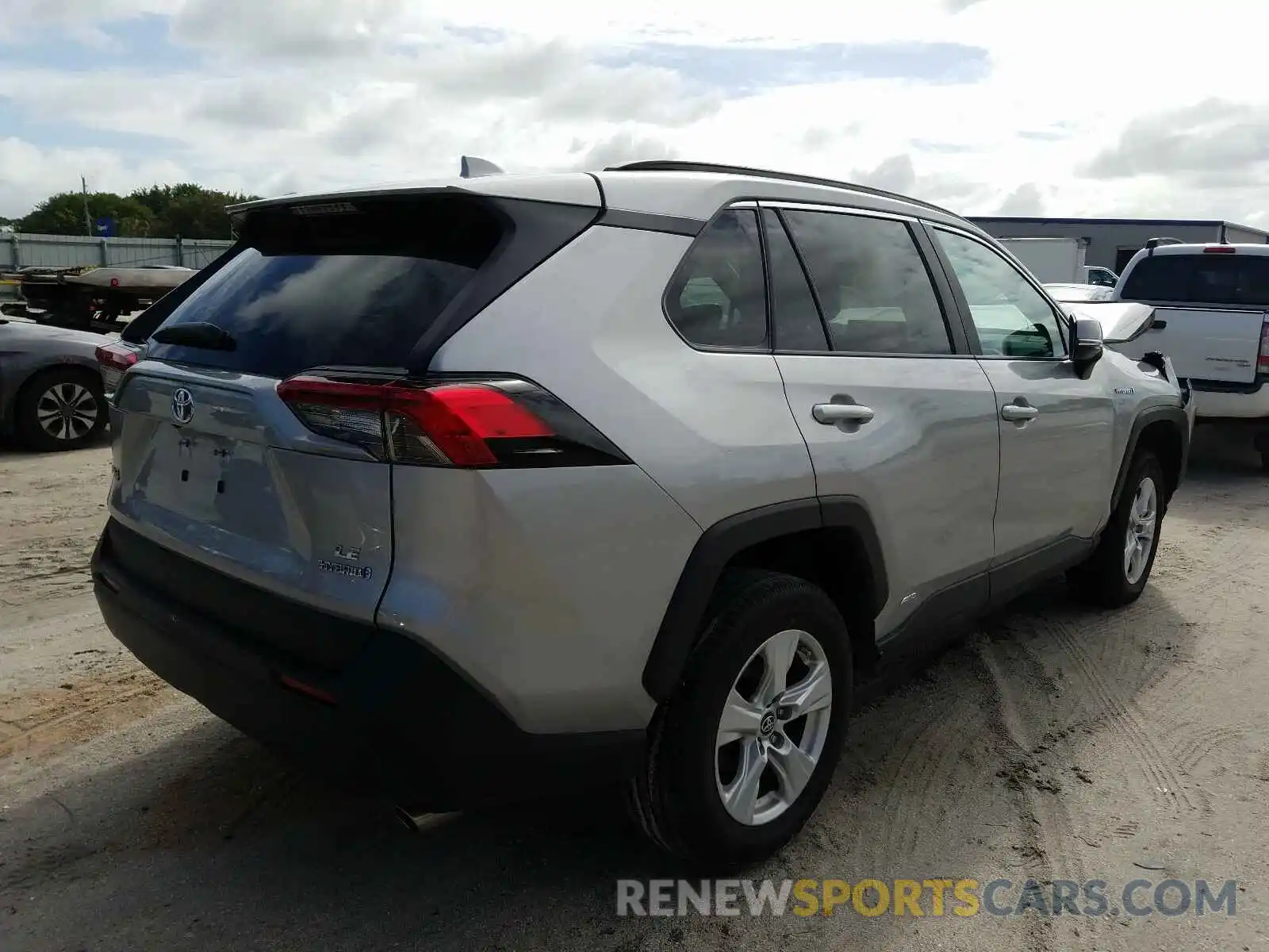 4 Photograph of a damaged car 2T3MWRFV5KW016362 TOYOTA RAV4 2019