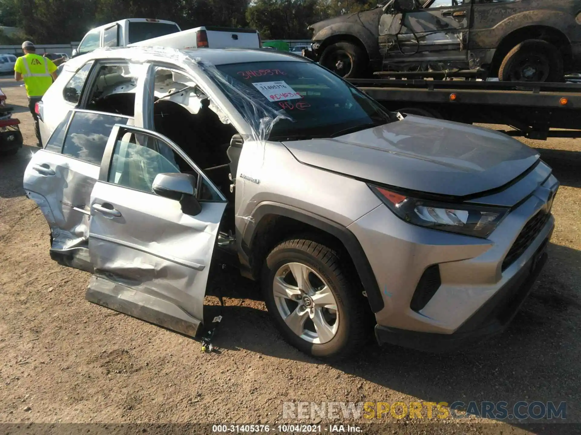 1 Photograph of a damaged car 2T3MWRFV5KW025787 TOYOTA RAV4 2019