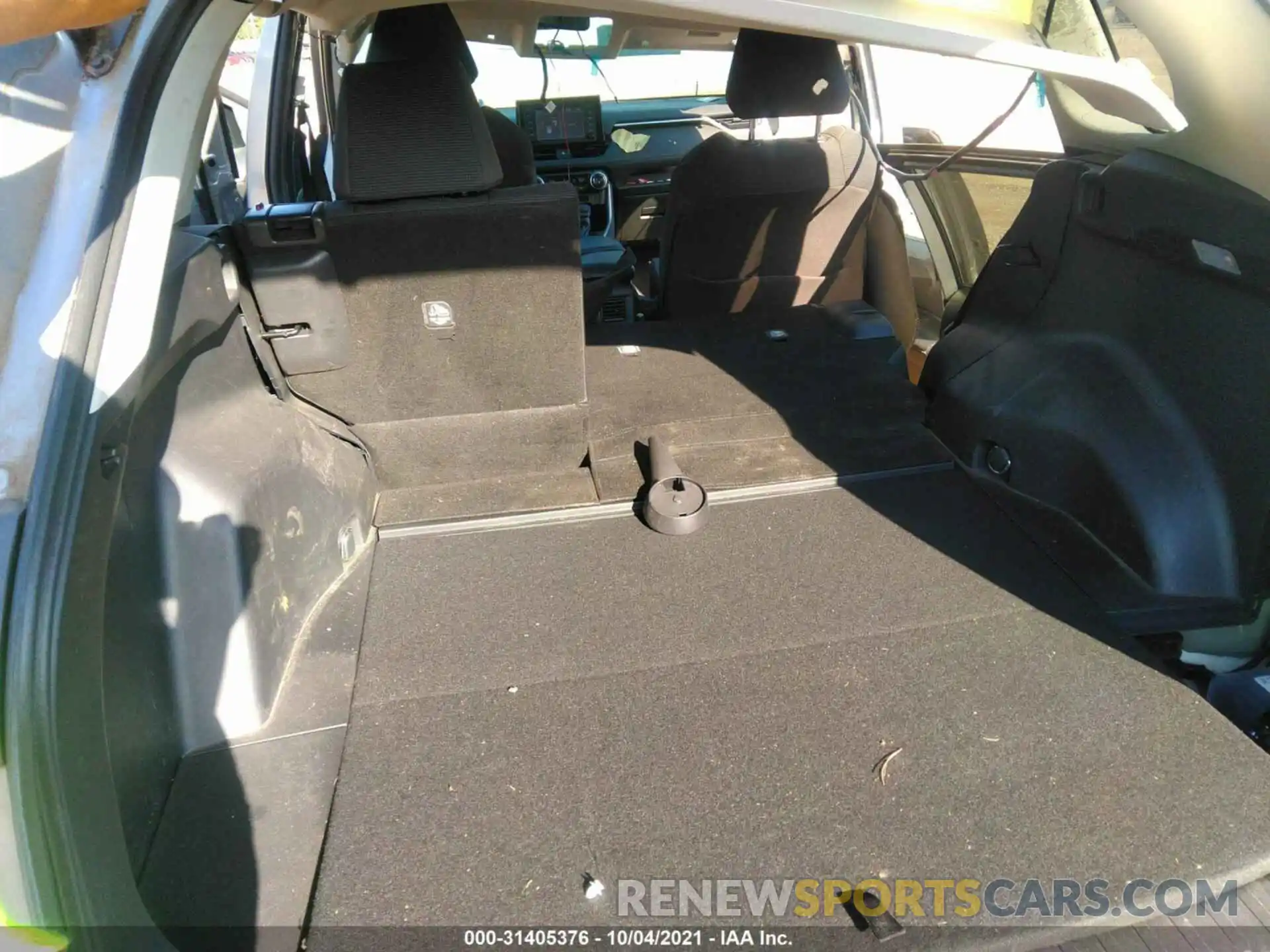 8 Photograph of a damaged car 2T3MWRFV5KW025787 TOYOTA RAV4 2019