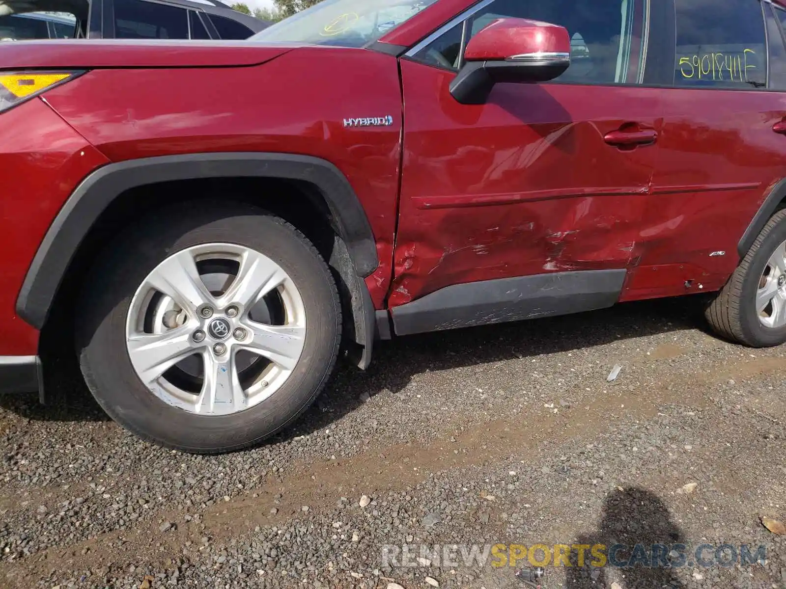 9 Photograph of a damaged car 2T3MWRFV5KW027846 TOYOTA RAV4 2019