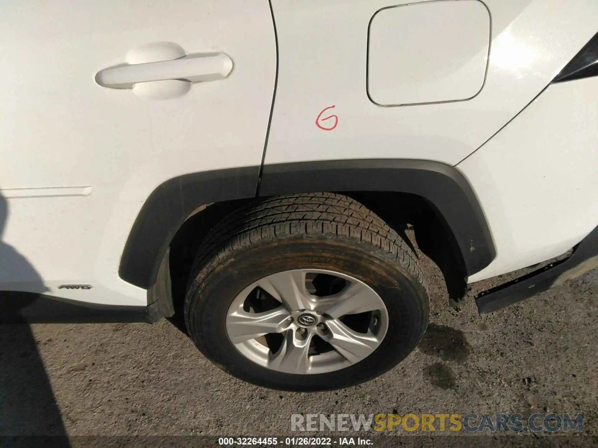 12 Photograph of a damaged car 2T3MWRFV5KW032769 TOYOTA RAV4 2019