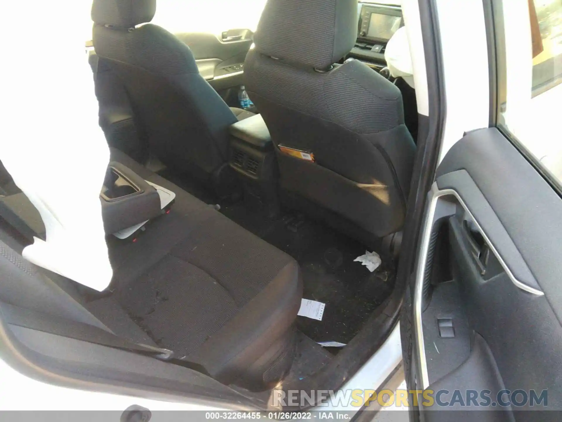 8 Photograph of a damaged car 2T3MWRFV5KW032769 TOYOTA RAV4 2019