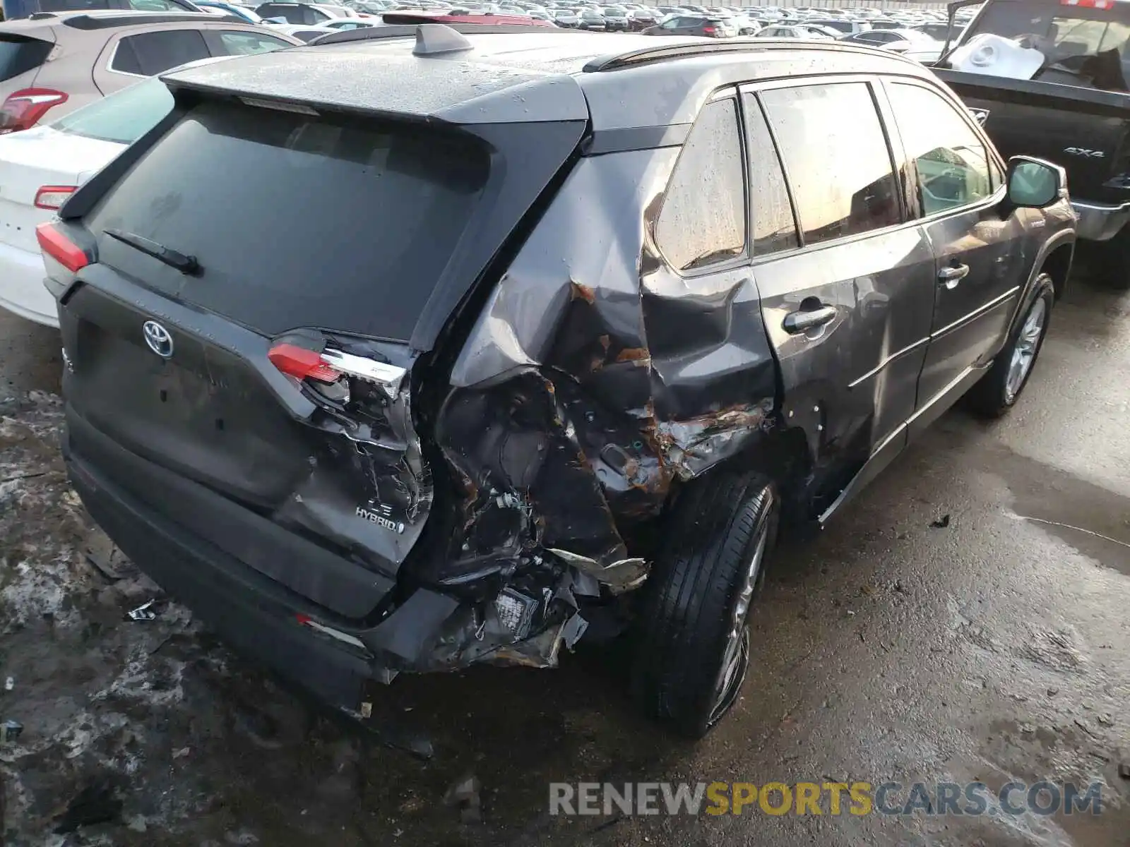 4 Photograph of a damaged car 2T3MWRFV5KW033307 TOYOTA RAV4 2019