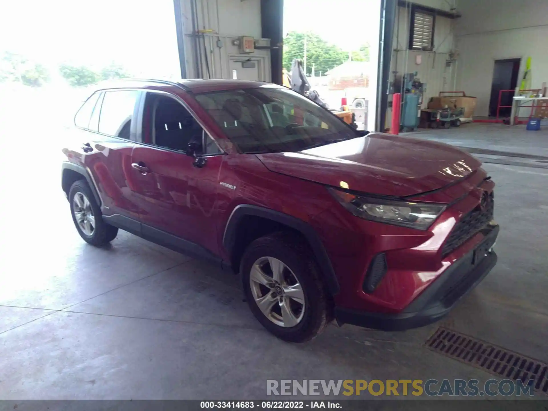 1 Photograph of a damaged car 2T3MWRFV5KW041035 TOYOTA RAV4 2019