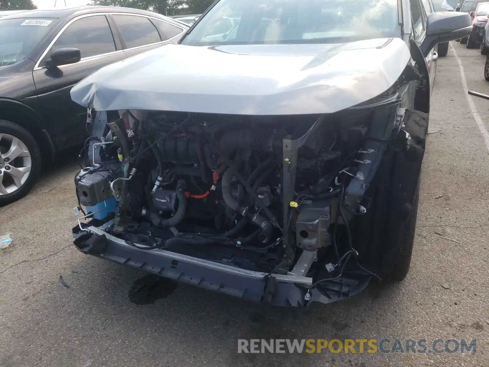 9 Photograph of a damaged car 2T3MWRFV6KW024826 TOYOTA RAV4 2019