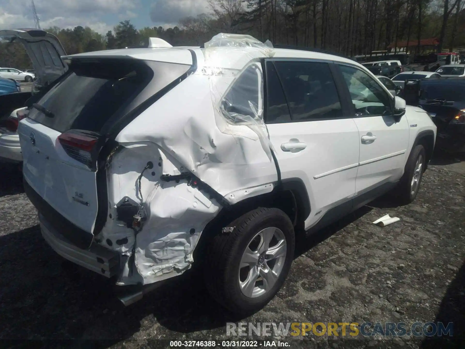 4 Photograph of a damaged car 2T3MWRFV6KW032263 TOYOTA RAV4 2019