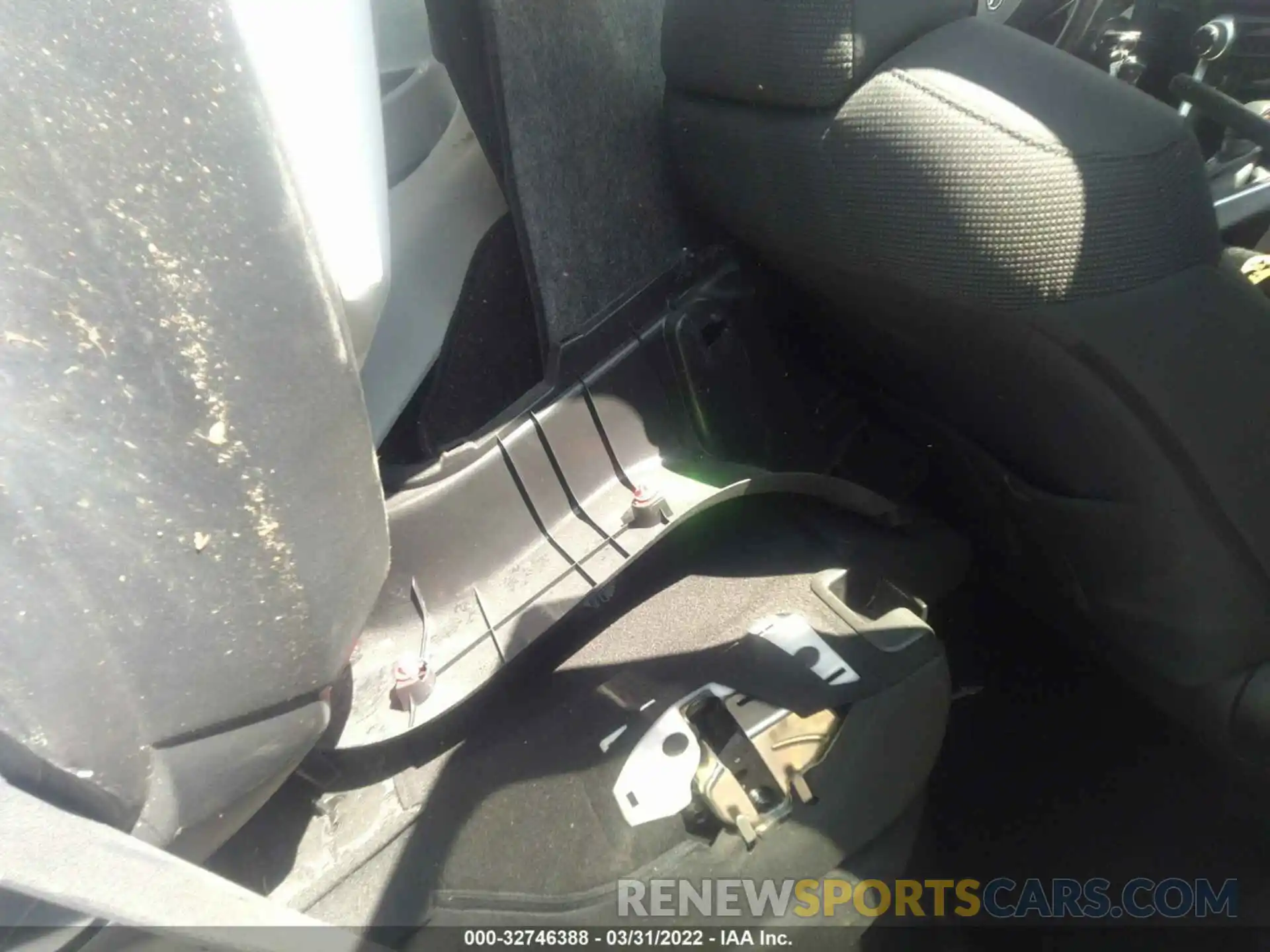 8 Photograph of a damaged car 2T3MWRFV6KW032263 TOYOTA RAV4 2019