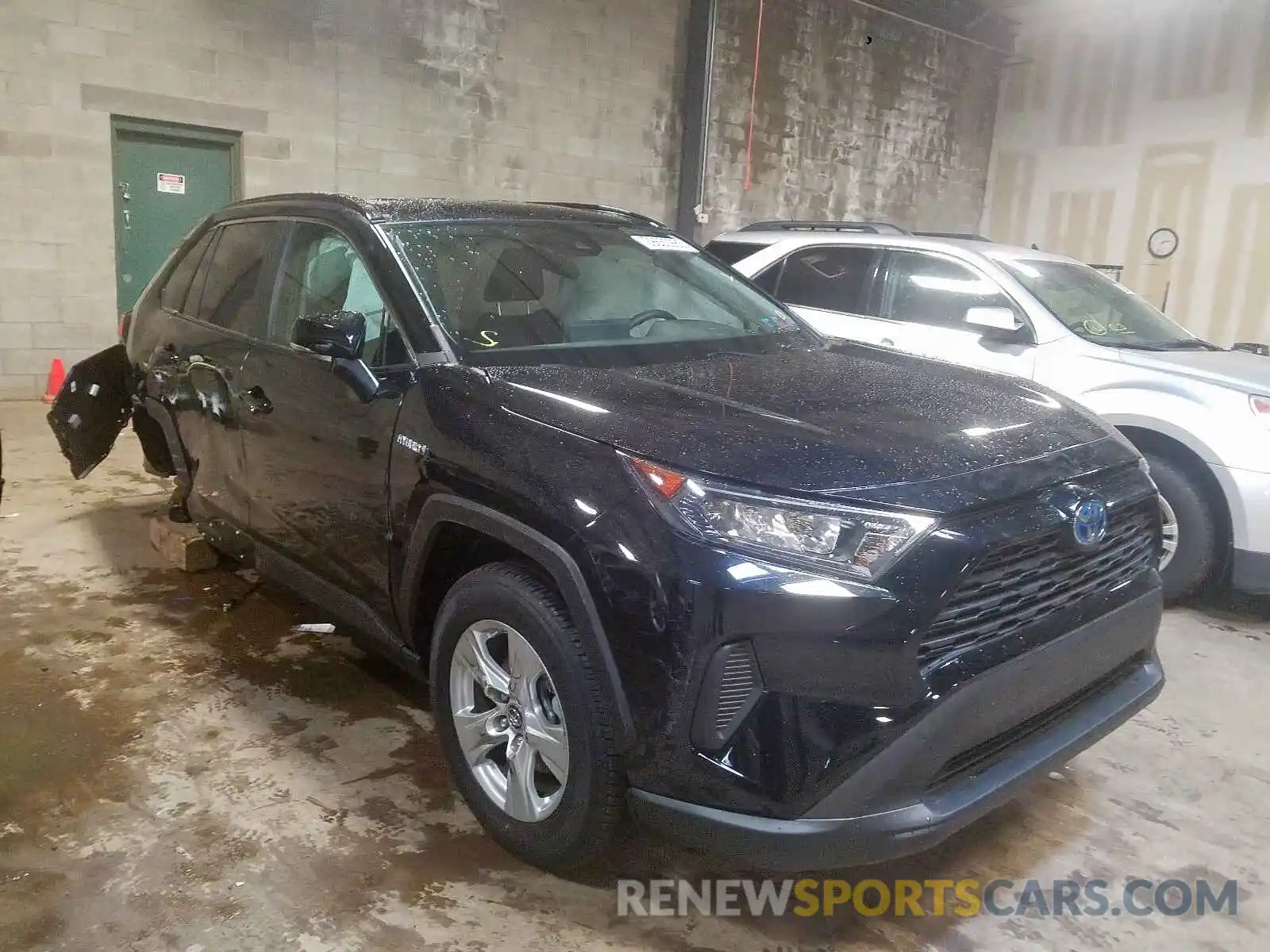 1 Photograph of a damaged car 2T3MWRFV6KW041934 TOYOTA RAV4 2019