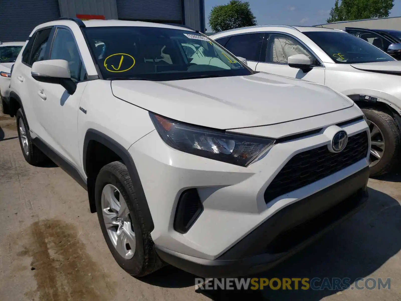 1 Photograph of a damaged car 2T3MWRFV7KW009610 TOYOTA RAV4 2019