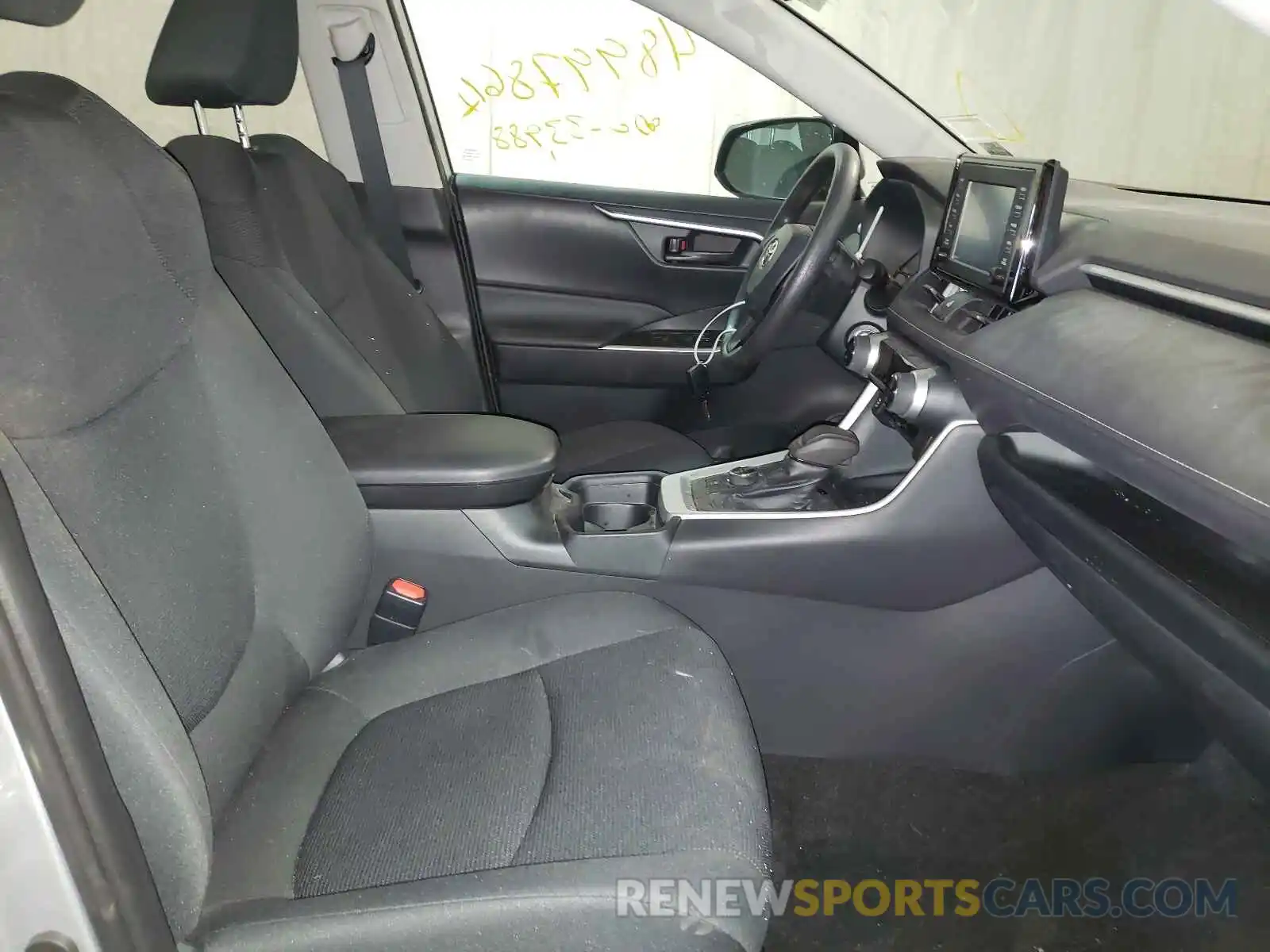 5 Photograph of a damaged car 2T3MWRFV7KW016752 TOYOTA RAV4 2019