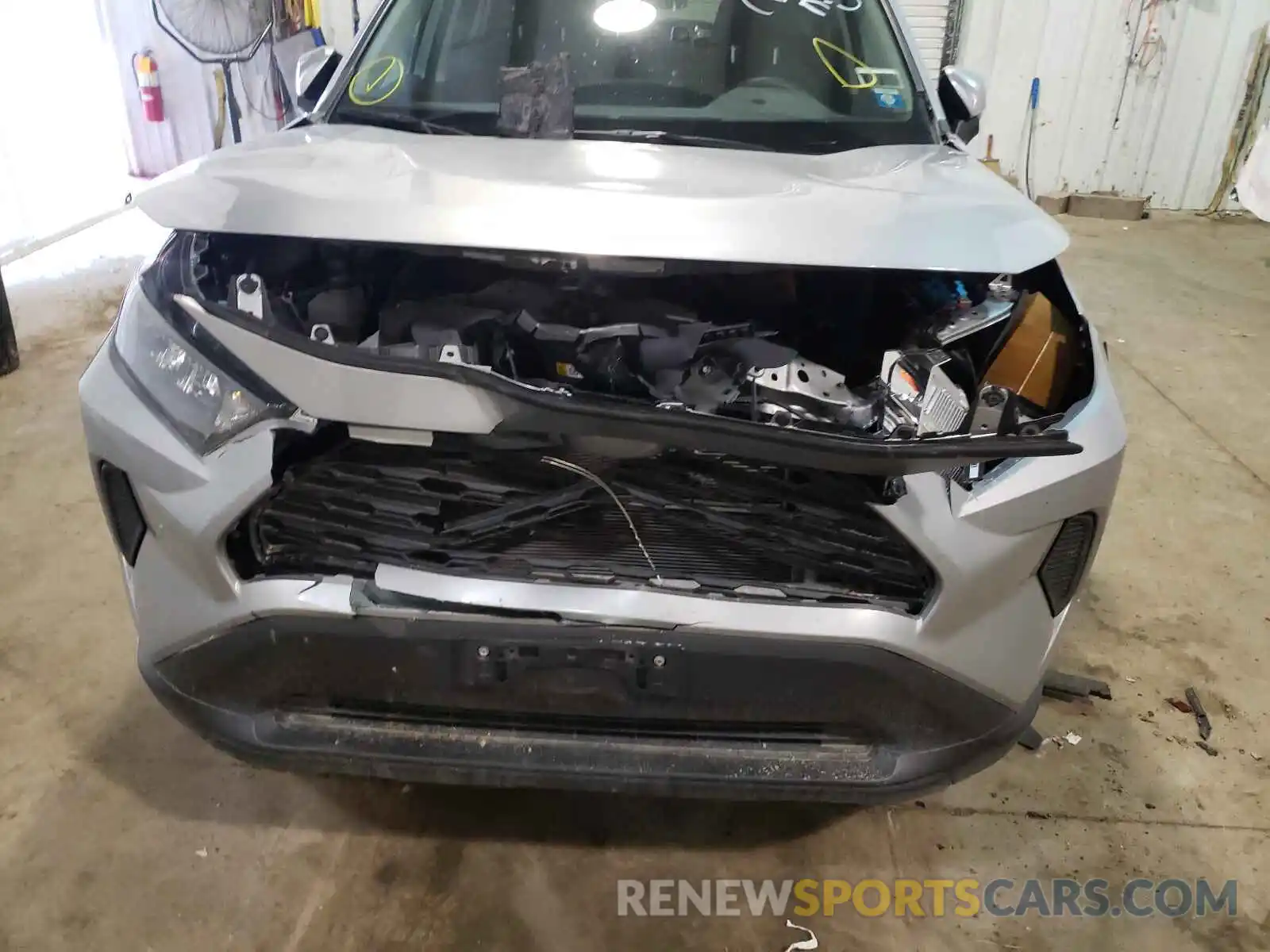 9 Photograph of a damaged car 2T3MWRFV7KW016752 TOYOTA RAV4 2019