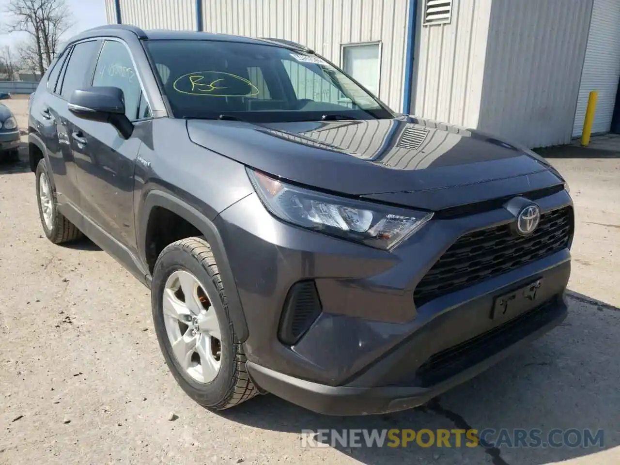 1 Photograph of a damaged car 2T3MWRFV7KW033390 TOYOTA RAV4 2019