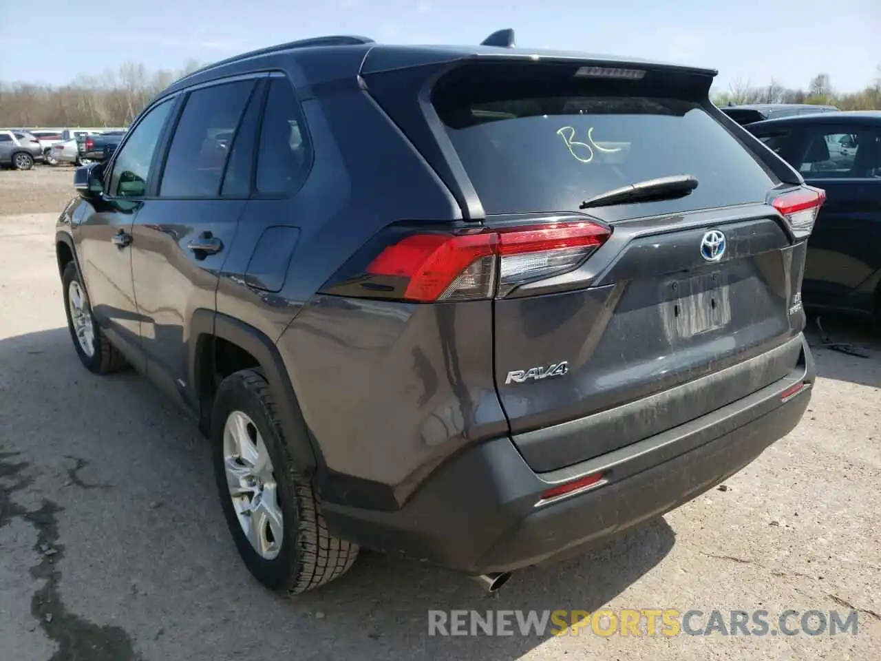 3 Photograph of a damaged car 2T3MWRFV7KW033390 TOYOTA RAV4 2019